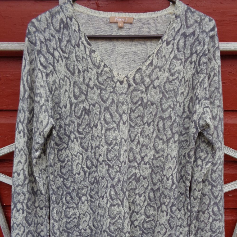 KIER + J ANIMAL PRINT CASHMERE SWEATER - L